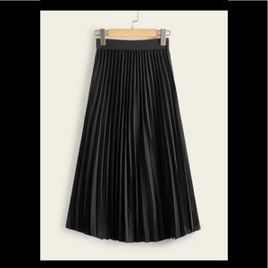 Pleated midi skirt